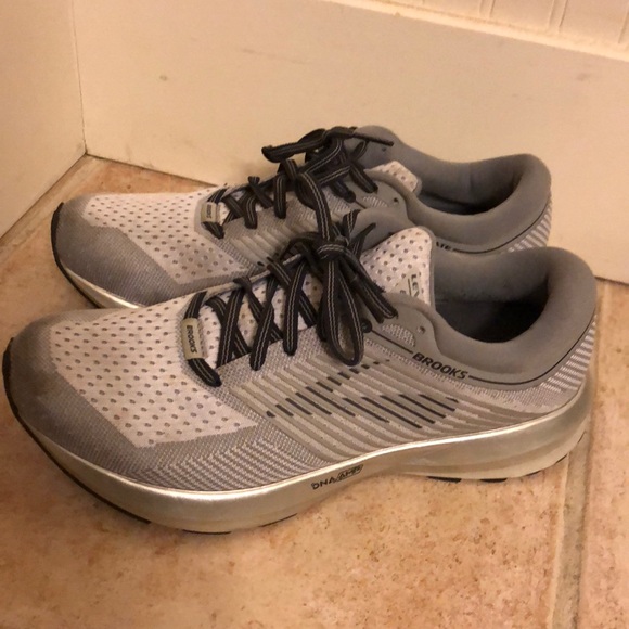 brooks levitate womens 8.5